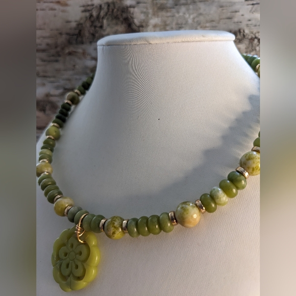Natural Green Jade Necklace Choker And Flower  Pendant - Picture 4 of 8